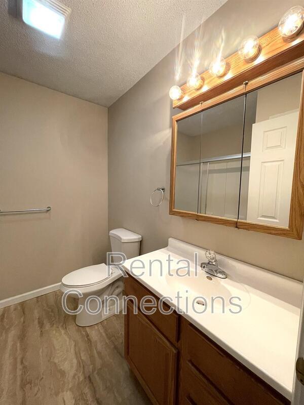 Building Photo - 605 1/2 Old Creal Springs Road