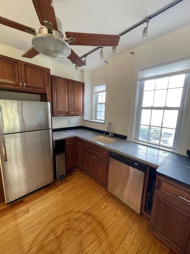 Building Photo - 83 Dexter St