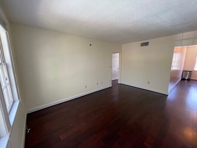 Foto del edificio - 504 Bashford Ln