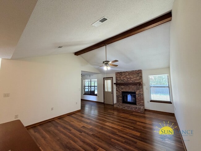 Building Photo - Beautifully Updated 3BR Home in Mary Esther!