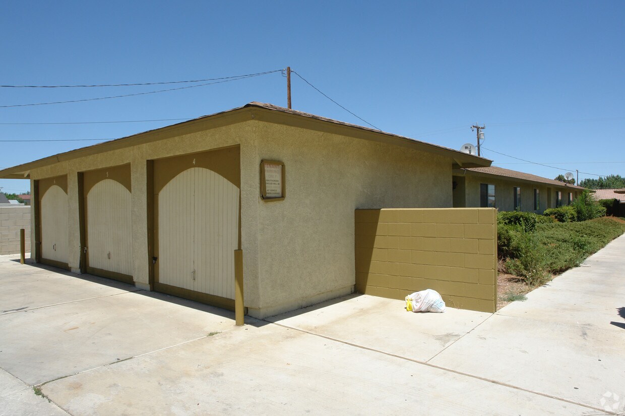 Building Photo - 15564 Bear Valley Rd