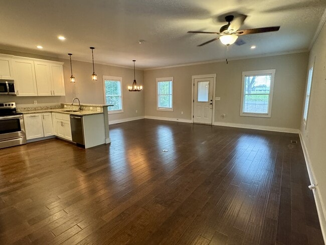 Building Photo - 200 Banks St