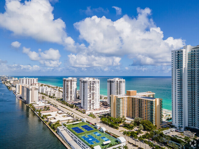 The Wave - Apartments in Hollywood, FL | Apartments.com