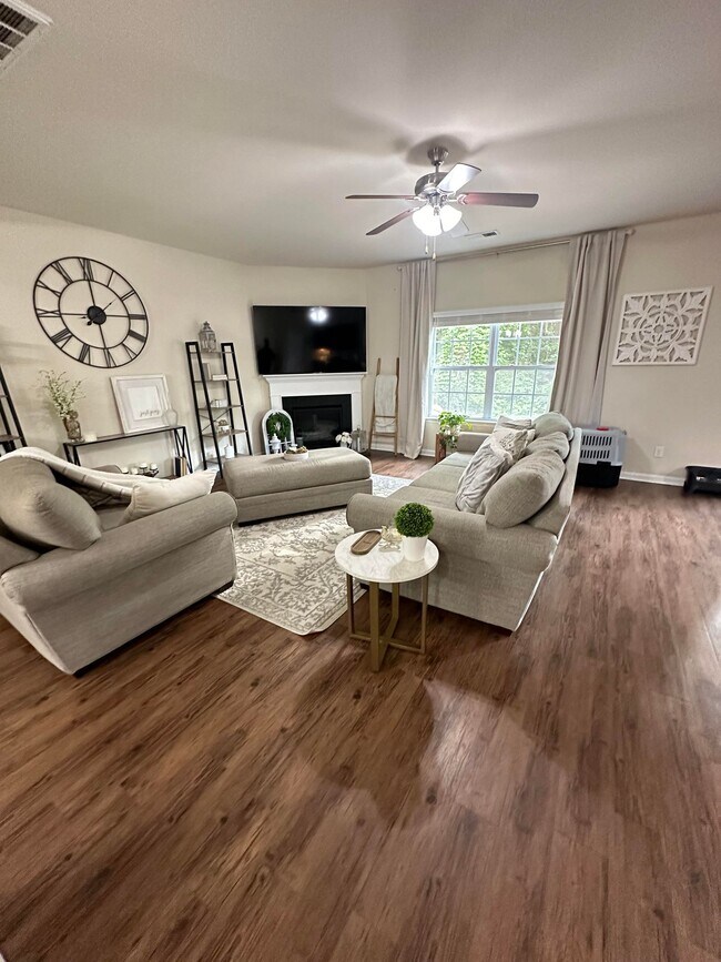 Foto del edificio - 1030 Campbell Ridge Dr