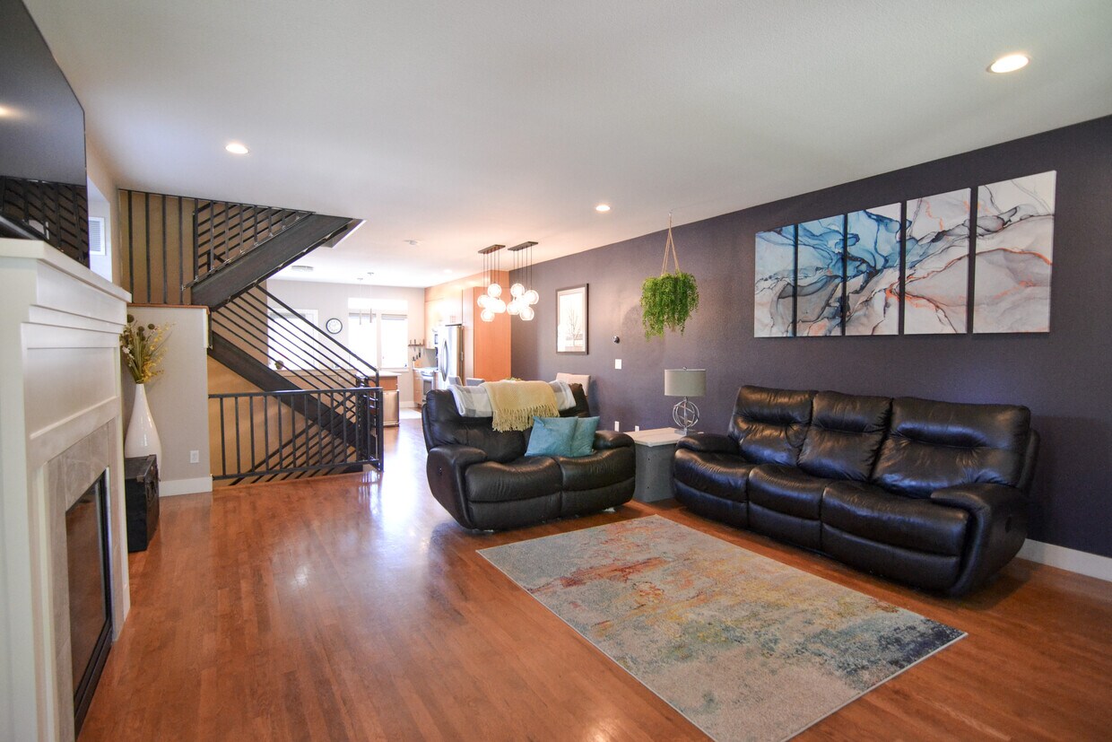 Primary Photo - 3309 W 24th Ave