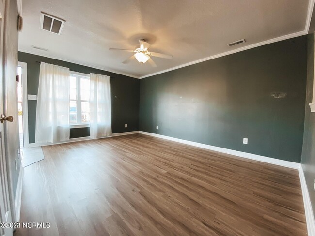 Foto del edificio - 210 Bridgewood Dr