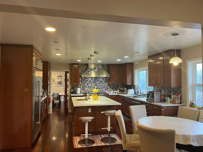 Building Photo - LOS ALTOS- Spacious Executive Home with Pa...