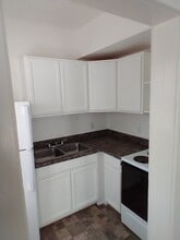 Building Photo - 302 Maple St