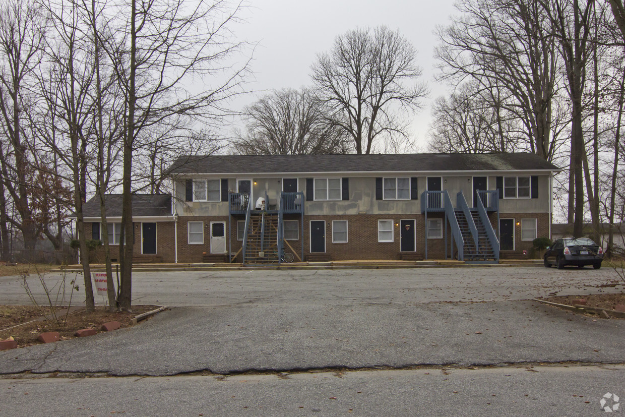 Primary Photo - Woodcrest Apartments