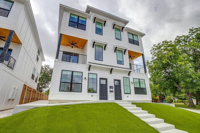 Foto del edificio - 2345 Benbrook Blvd
