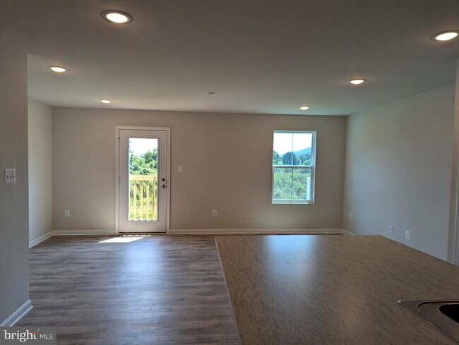 Building Photo - 107 Whimbrel Rd