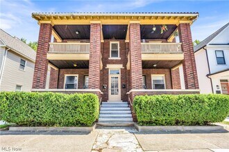Building Photo - 1321 W 85th St