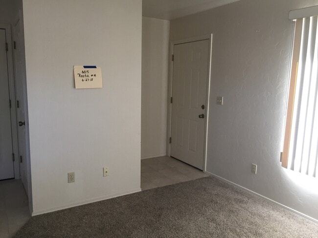 Building Photo - 6015 N Reata Dr