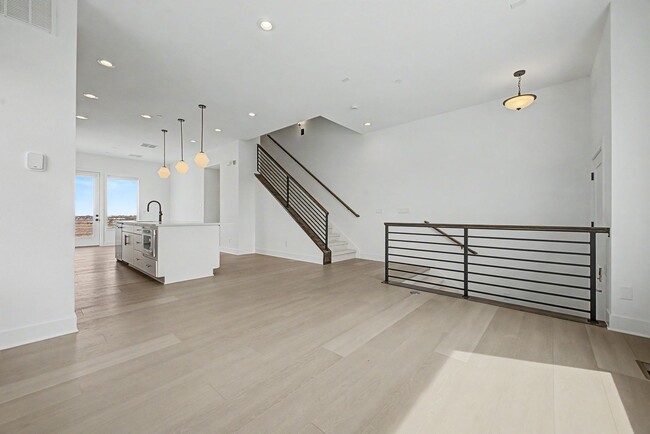 Building Photo - 707 Saddle Dr