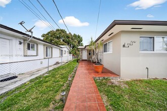 Building Photo - 7261 SW 21st St