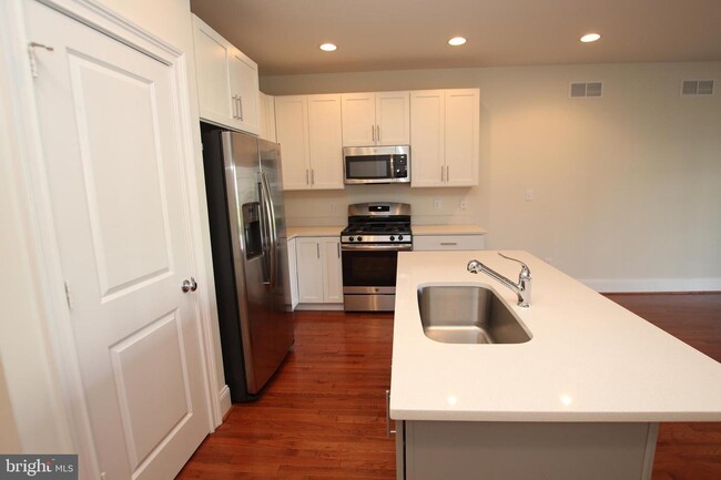 Building Photo - 18793 Bethpage Dr