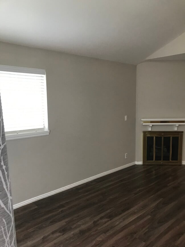 Photo - 650 S Main St Apartment