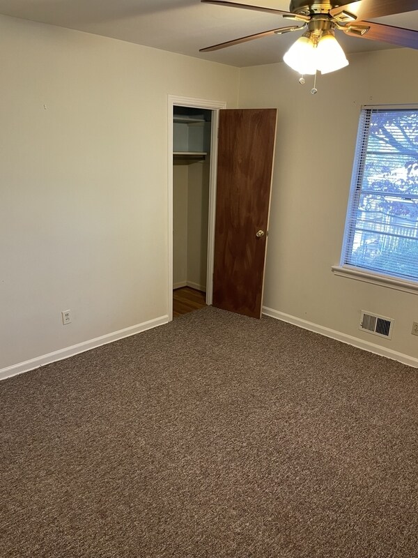 Building Photo - 2624 Longview Ave