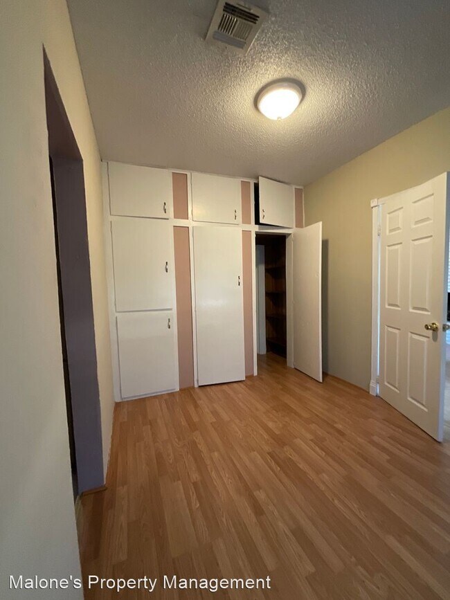 Building Photo - 3 br, 1.5 bath House - 617 2nd St. NW