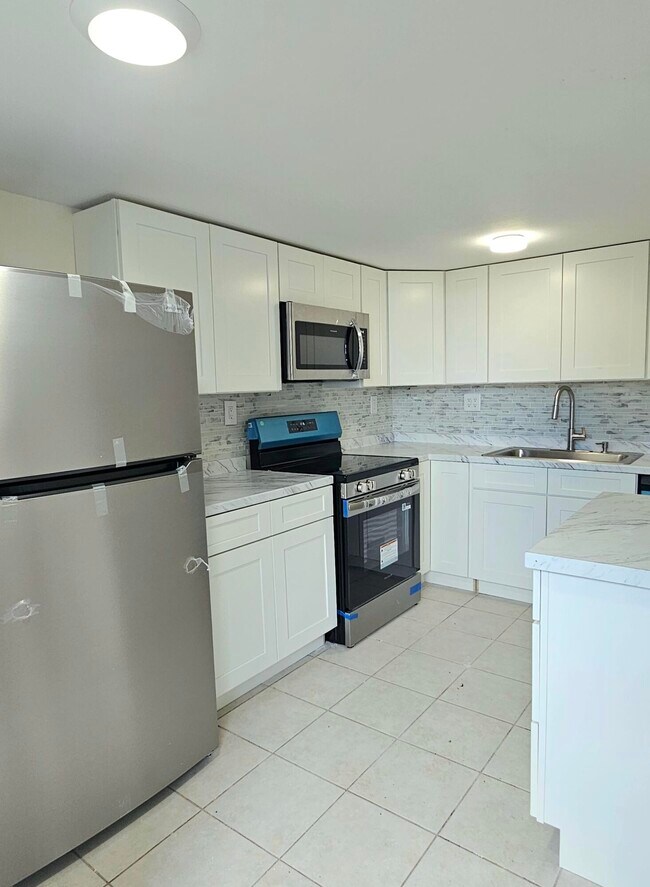 Building Photo - 1501 Crescent Cir