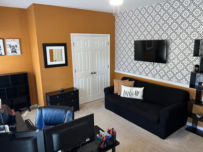 Building Photo - 3 Bedroom Townhome in Smyrna