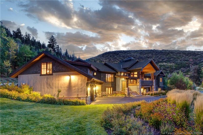 Foto del edificio - 5440 Cove Hollow Ln