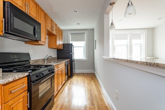 Building Photo - 142 Highland Ave