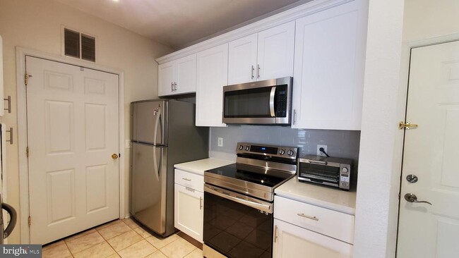 Foto del edificio - 1600 Spring Gate Dr.