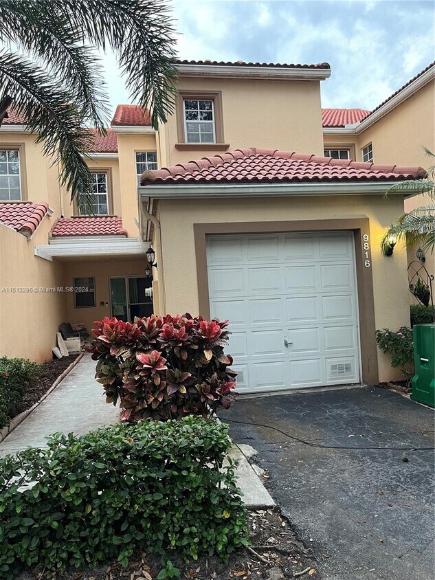 Primary Photo - 9816 Royal Palm Blvd