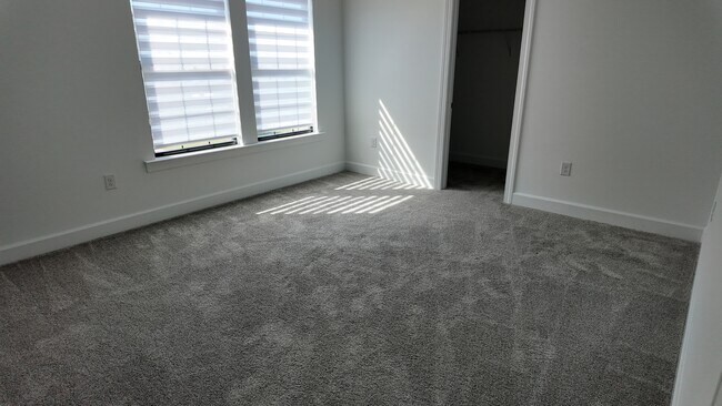 Foto del edificio - 3700 Passion Vine Dr