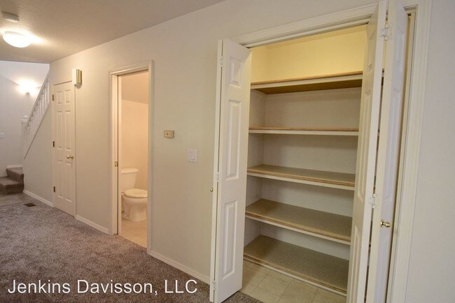 Building Photo - 470-472 Harris Ln