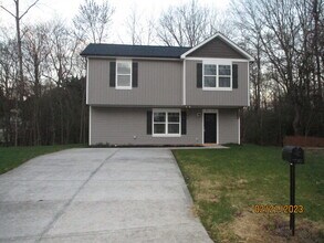 Building Photo - 2015 Brantley Creek Dr