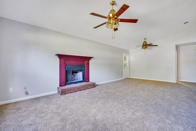 Building Photo - 1109 Tomahawk Trail