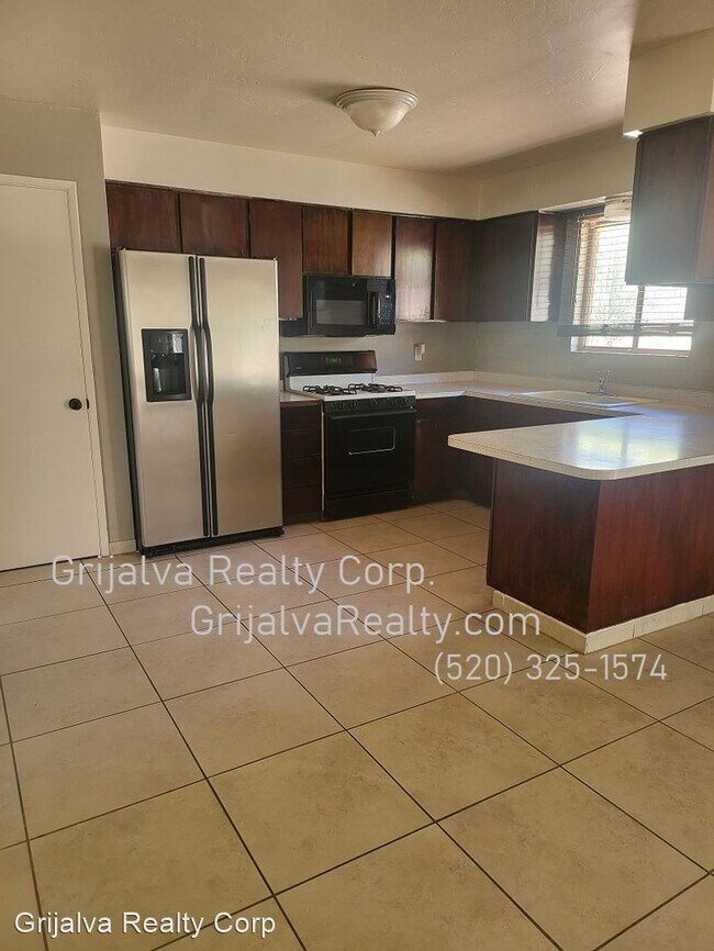 Building Photo - 3 br, 2 bath House - 7250 N Juniper Rd