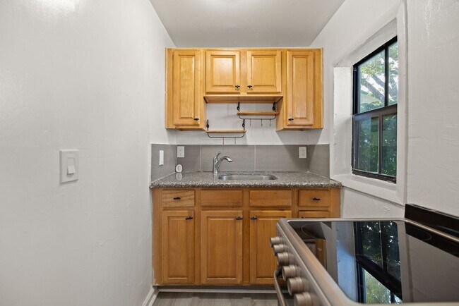 Foto del edificio - Spacious 1 Bed / 1 Bath Apartment Near Downtown Miami