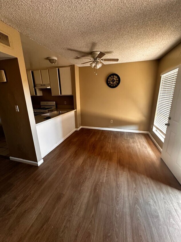 Primary Photo - 2 bedroom 1 Bath Upstairs Apartment for Rent