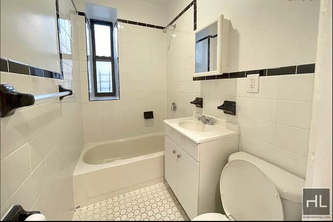 Foto del edificio - 1 Year Furnished Sublease Studio in Astoria
