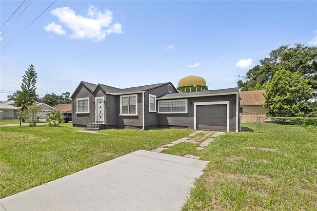 Building Photo - 2202 N Glen Ave