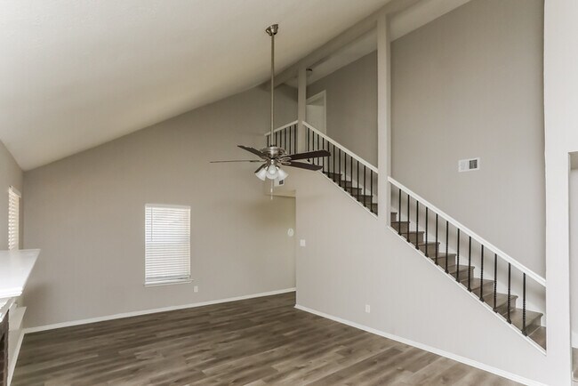 Building Photo - 6504 Pilgrim Ln