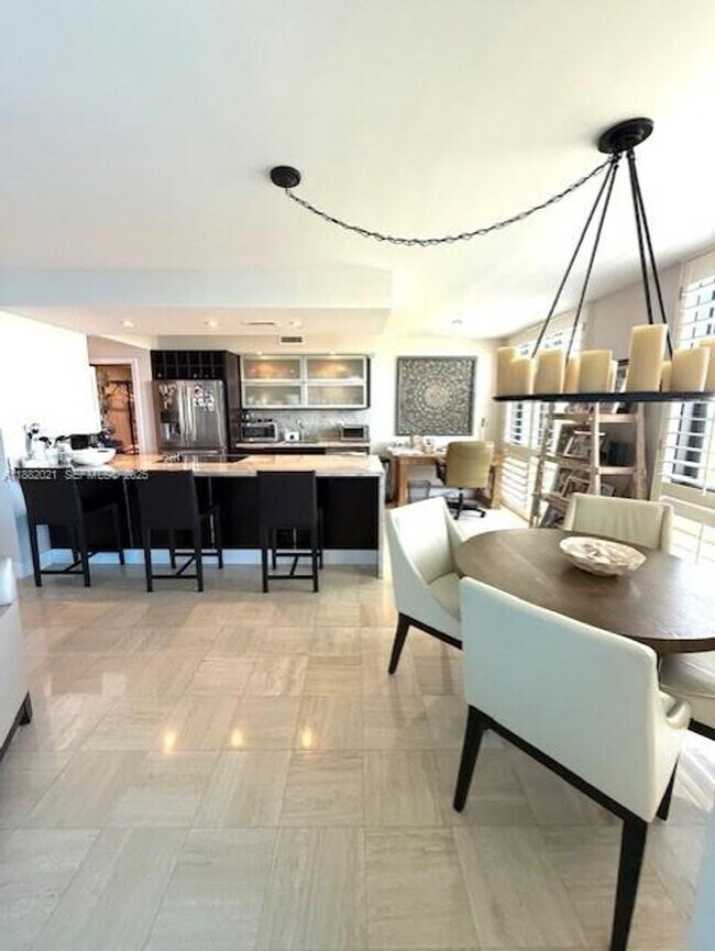 Building Photo - 1121 Crandon Blvd