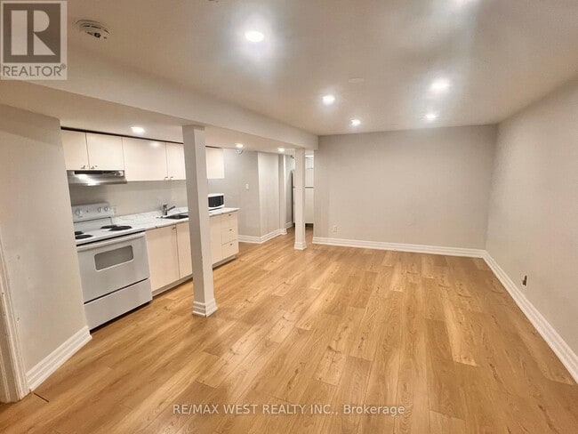 Building Photo - 82 Woodcroft Ln