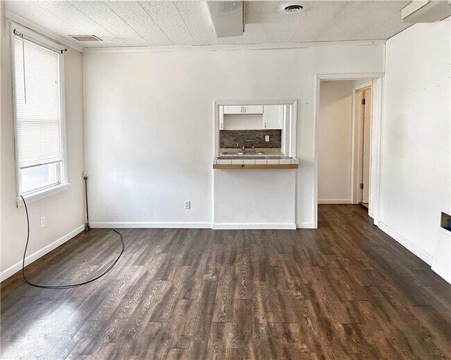 Foto del edificio - 816 Midland Ave