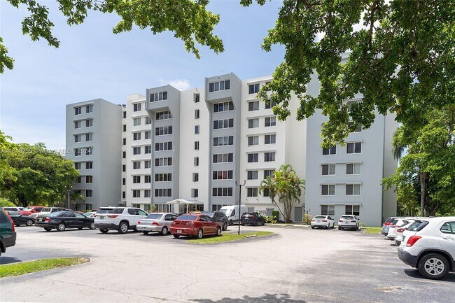 Building Photo - 9001 SW 77th Ave