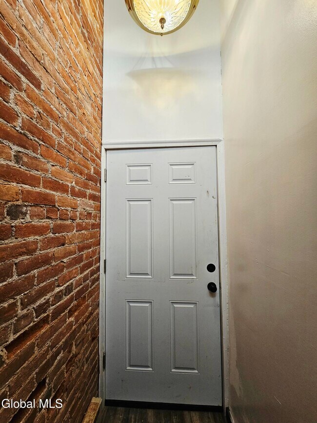 Foto del edificio - 305 Main St