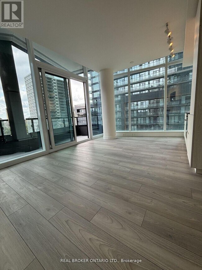 Photo du bâtiment - 110 Broadway Ave