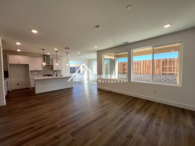 Foto del edificio - Brand New Folsom 4bd/2.5ba House With 2 Ca...