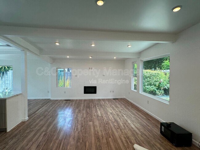 Foto del edificio - 1784 Rex St