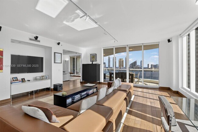 Foto del edificio - 6000 Island Blvd