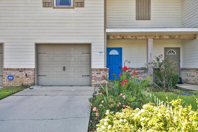 Building Photo - 511 Arbor Lake Dr