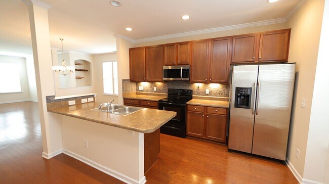 Foto del edificio - End Unit Townhome in Highland Creek Community!